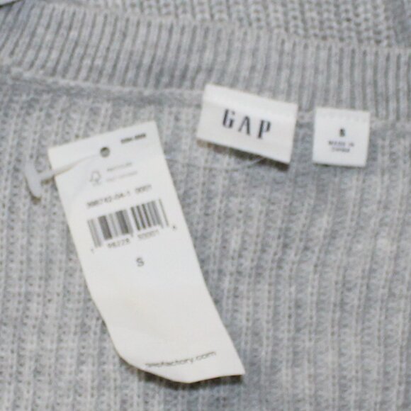 🎉HP🎉NWT Gap 100% Cotton V-Neck Sweater - Picture 3 of 3